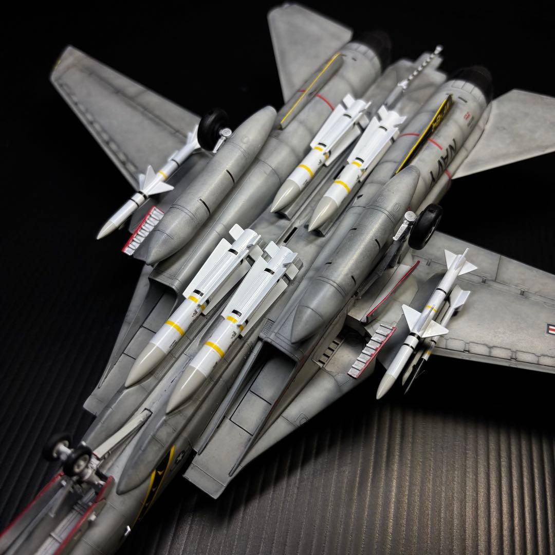 F-14A トムキャット ハイビジ 1/72プラモデル 完成品