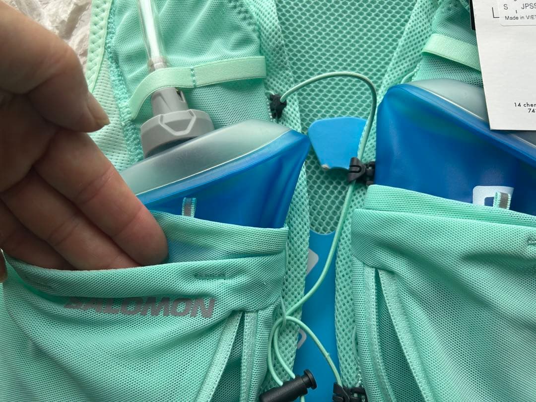 【新品未使用】レディース向け [サロモン] リュック12l フラスク付