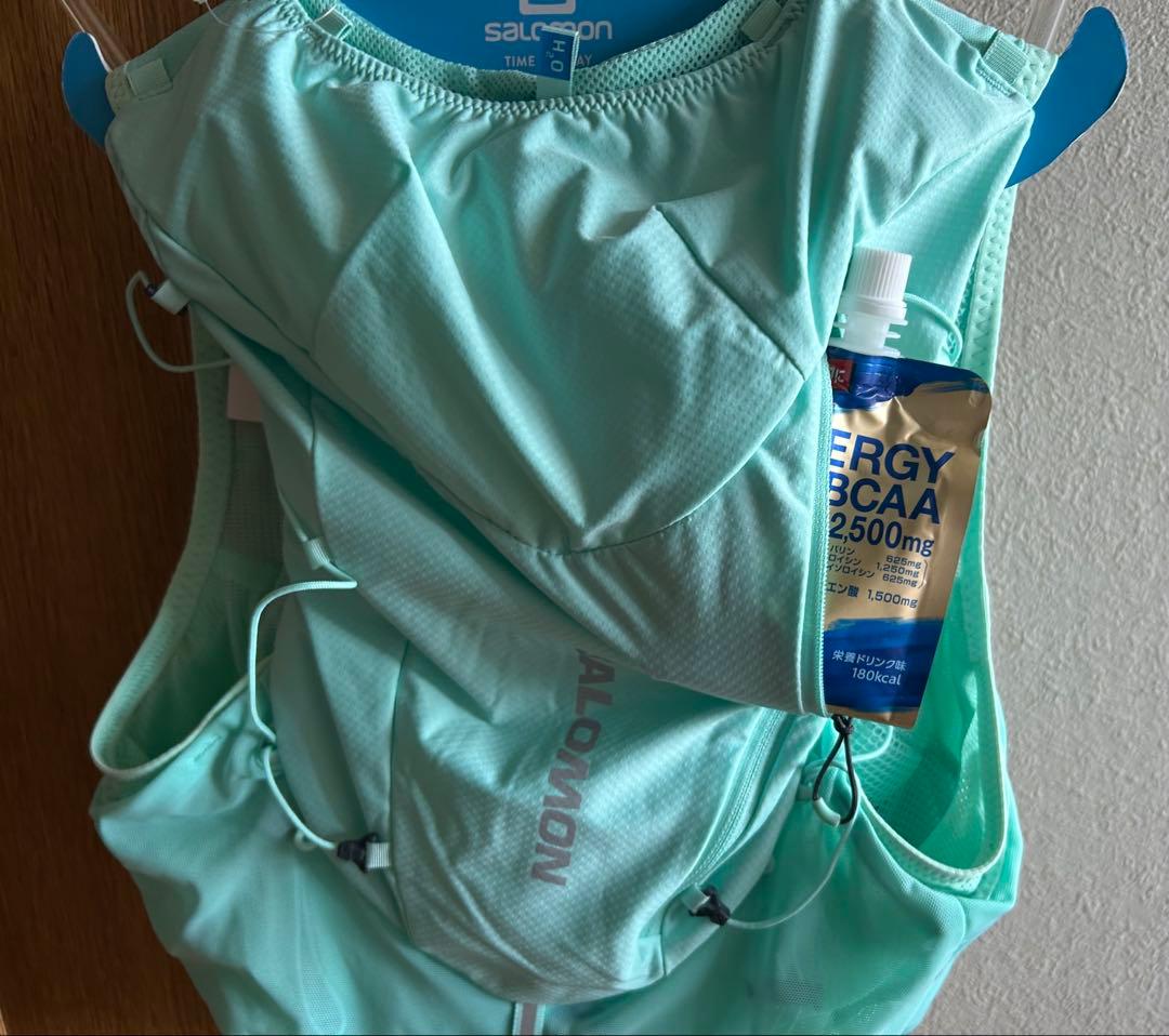 【新品未使用】レディース向け [サロモン] リュック12l フラスク付