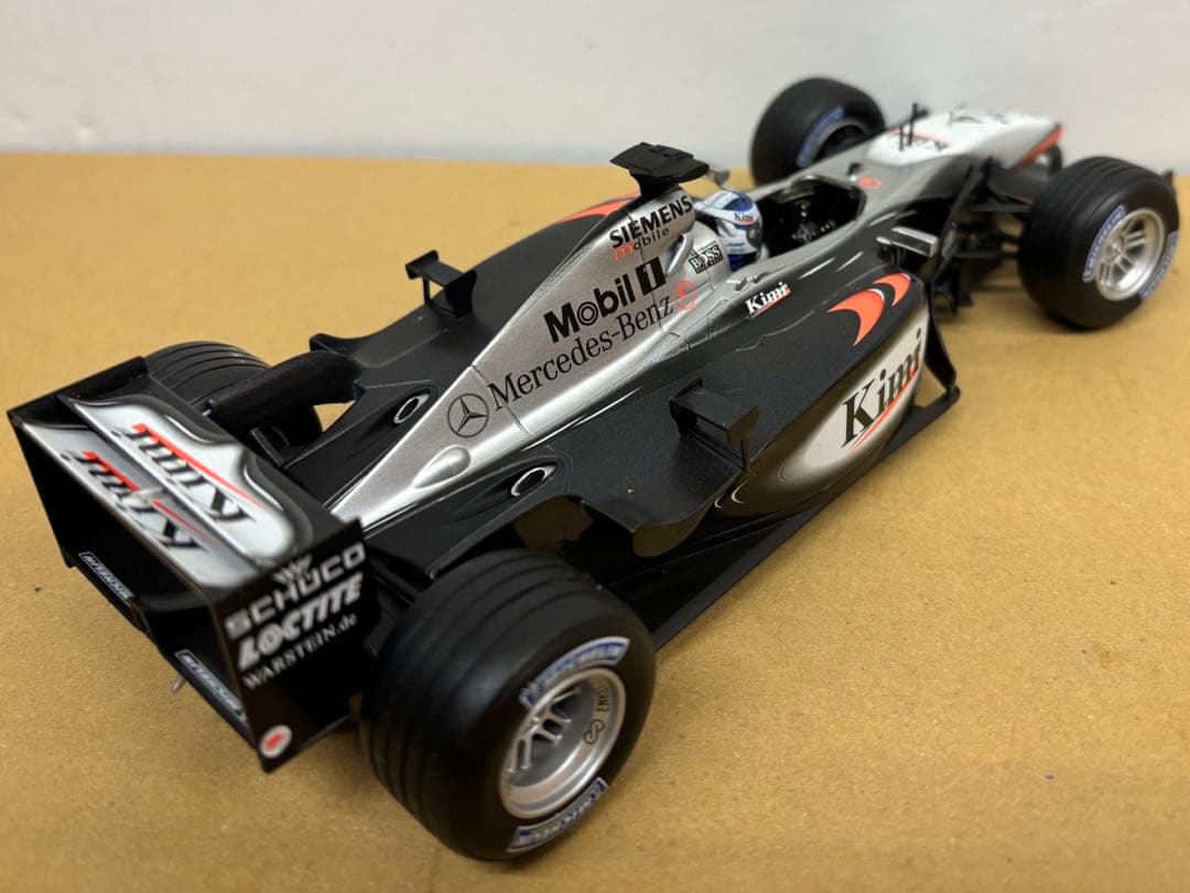 【ホットウィール　マクラーレン　MP4/17 2002年　1/18】