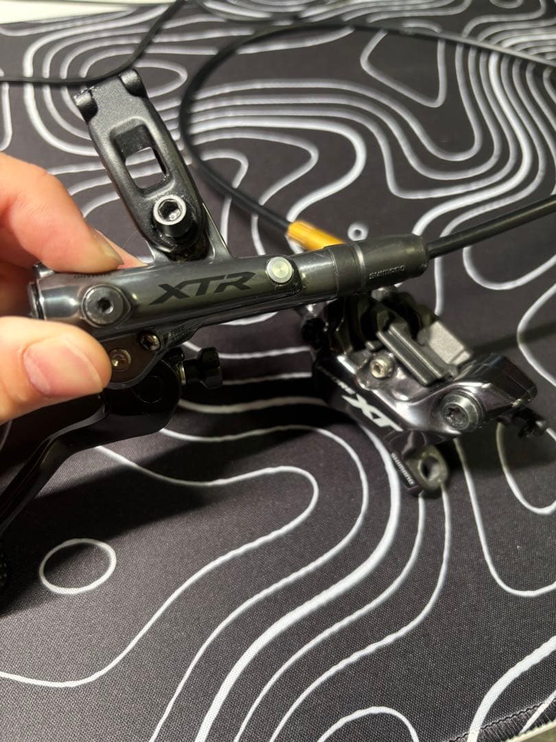 シマノXTRブレーキ （右後ろブレーキ）XTキャリパー