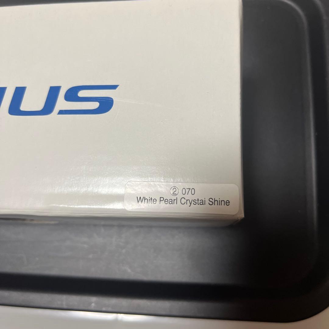 非売品　トヨタ　プリウス　カラーサンプル　ホワイトパールクリスタルシャイン