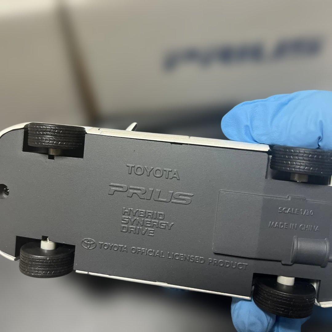 非売品　トヨタ　プリウス　カラーサンプル　ホワイトパールクリスタルシャイン