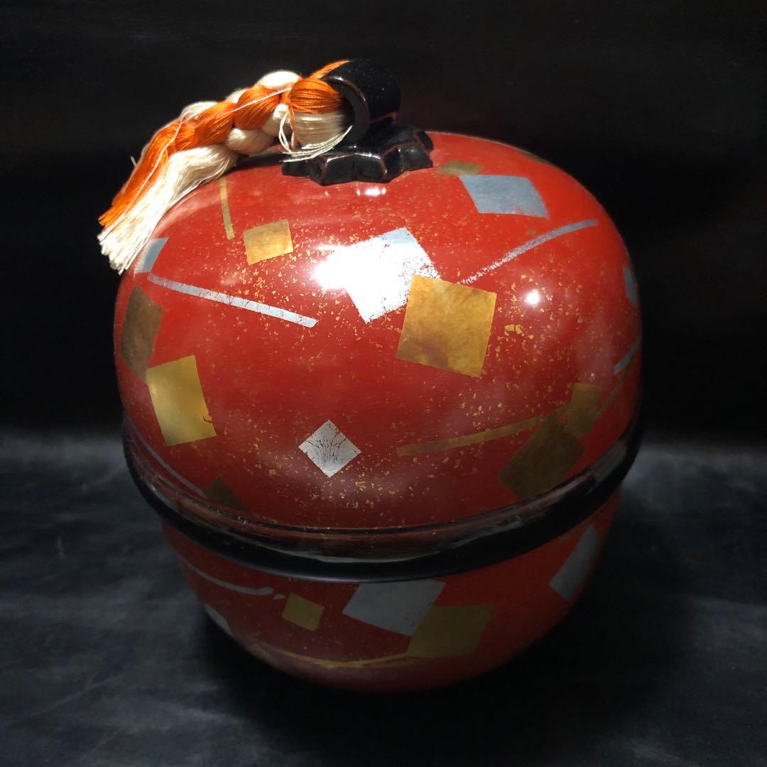 美しい古美術品◼️蔵から雅な美しい漆塗りの特大サイズの丸い入れ物が出て来ました。