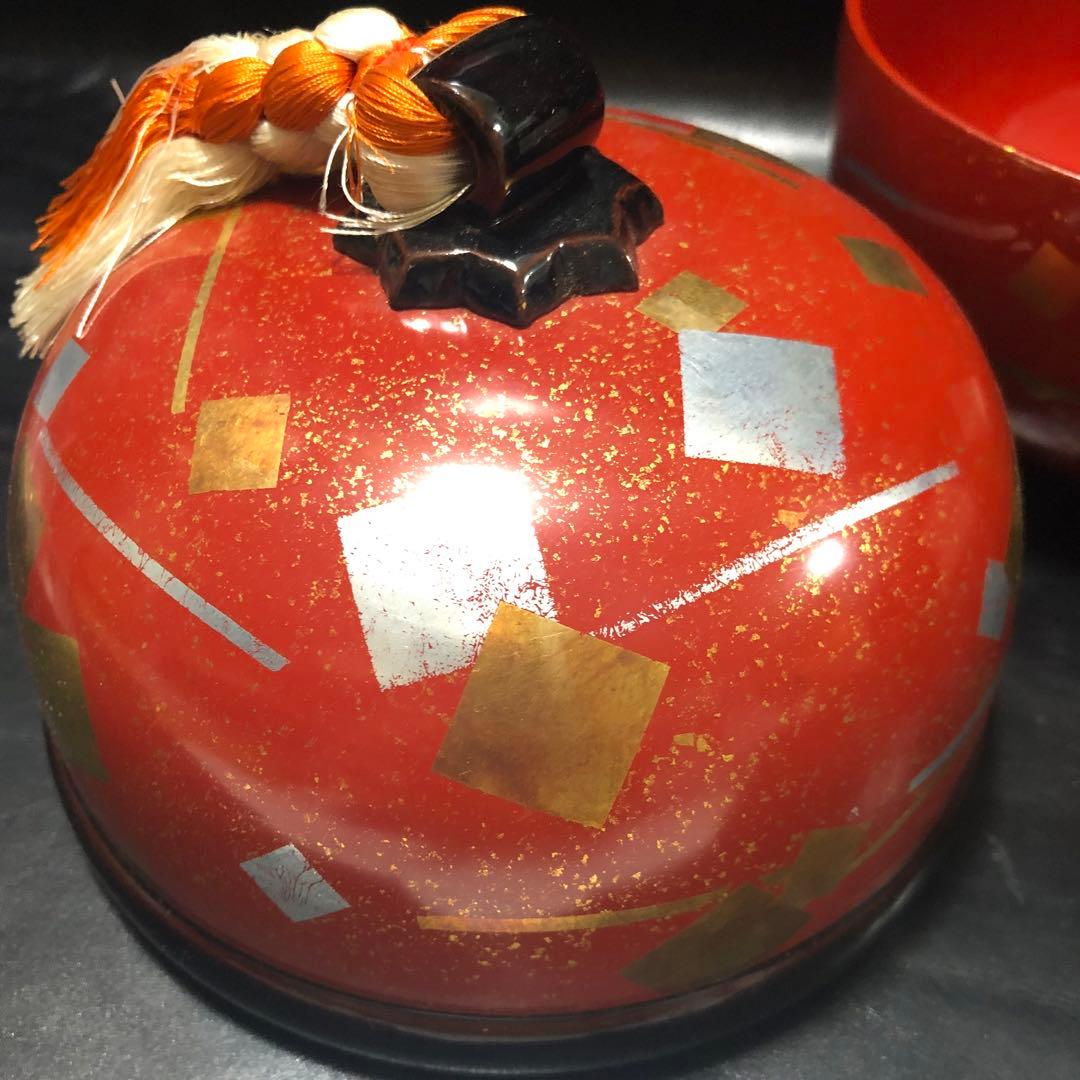 美しい古美術品◼️蔵から雅な美しい漆塗りの特大サイズの丸い入れ物が出て来ました。