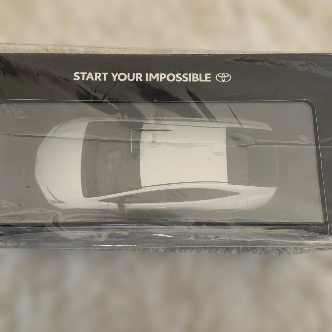 トヨタ プリウス ミニカー 1/30スケール　2点セット