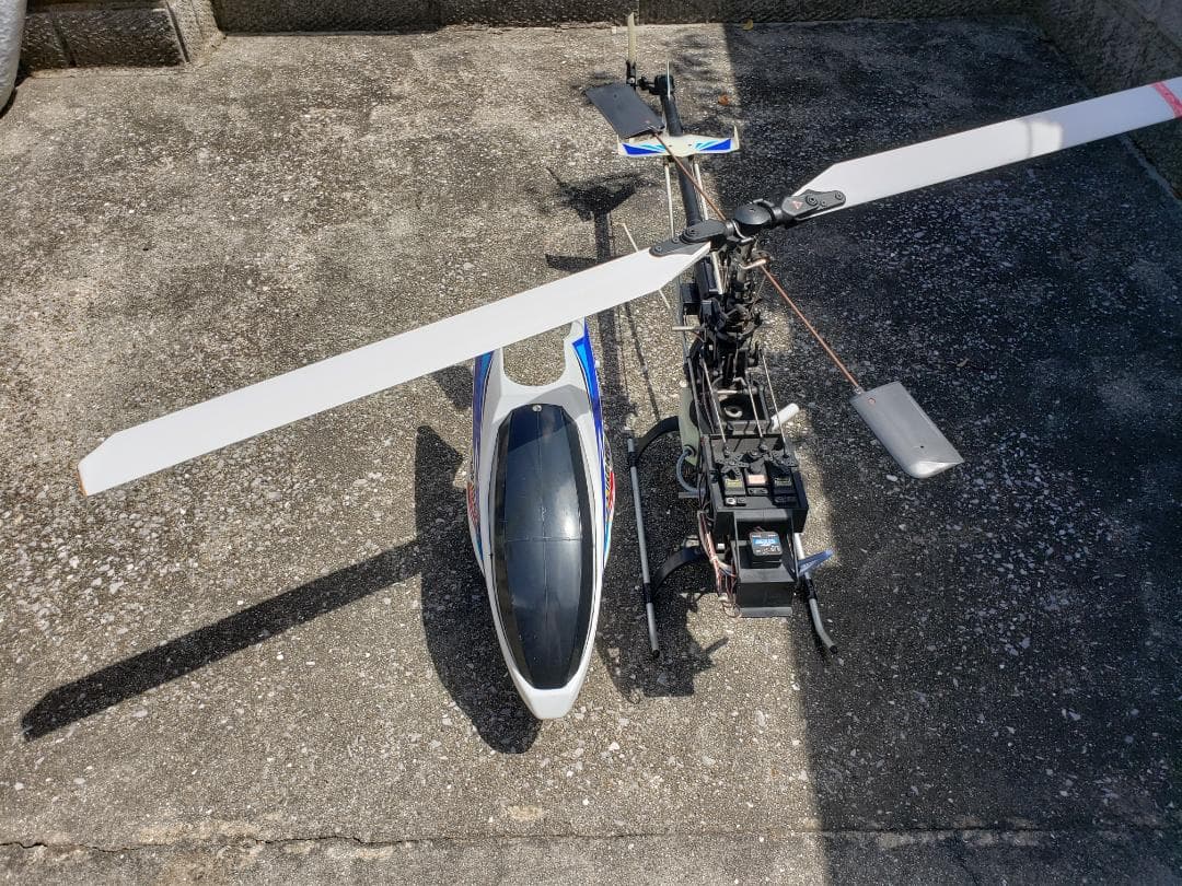 ⭐大幅限定割引・CALIBER 30 エンジン大型コクピットRCヘリセット