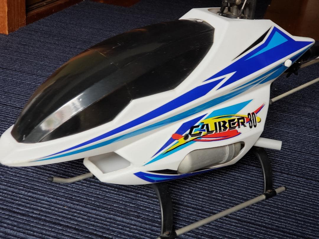 ⭐大幅限定割引・CALIBER 30 エンジン大型コクピットRCヘリセット
