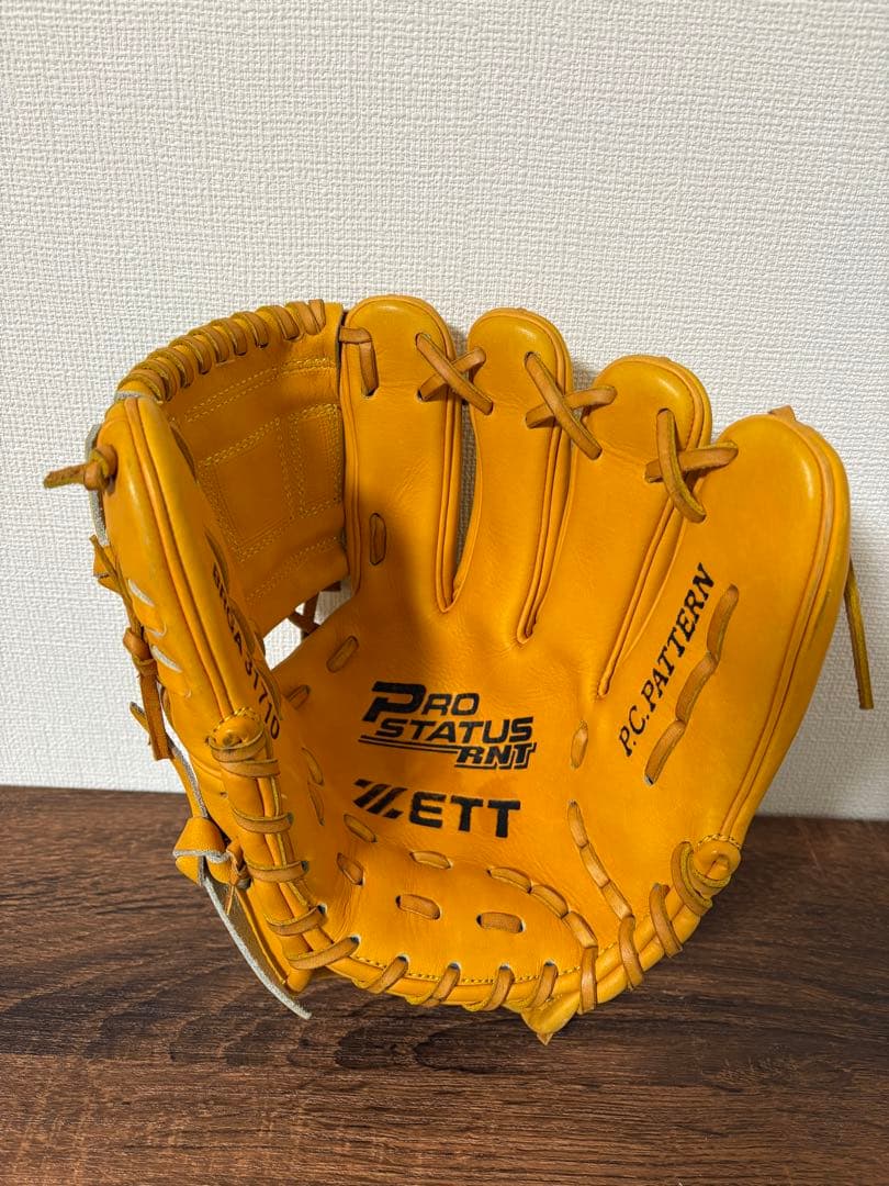 軟式グローブ　右投げ　ZETT PROSTATUS