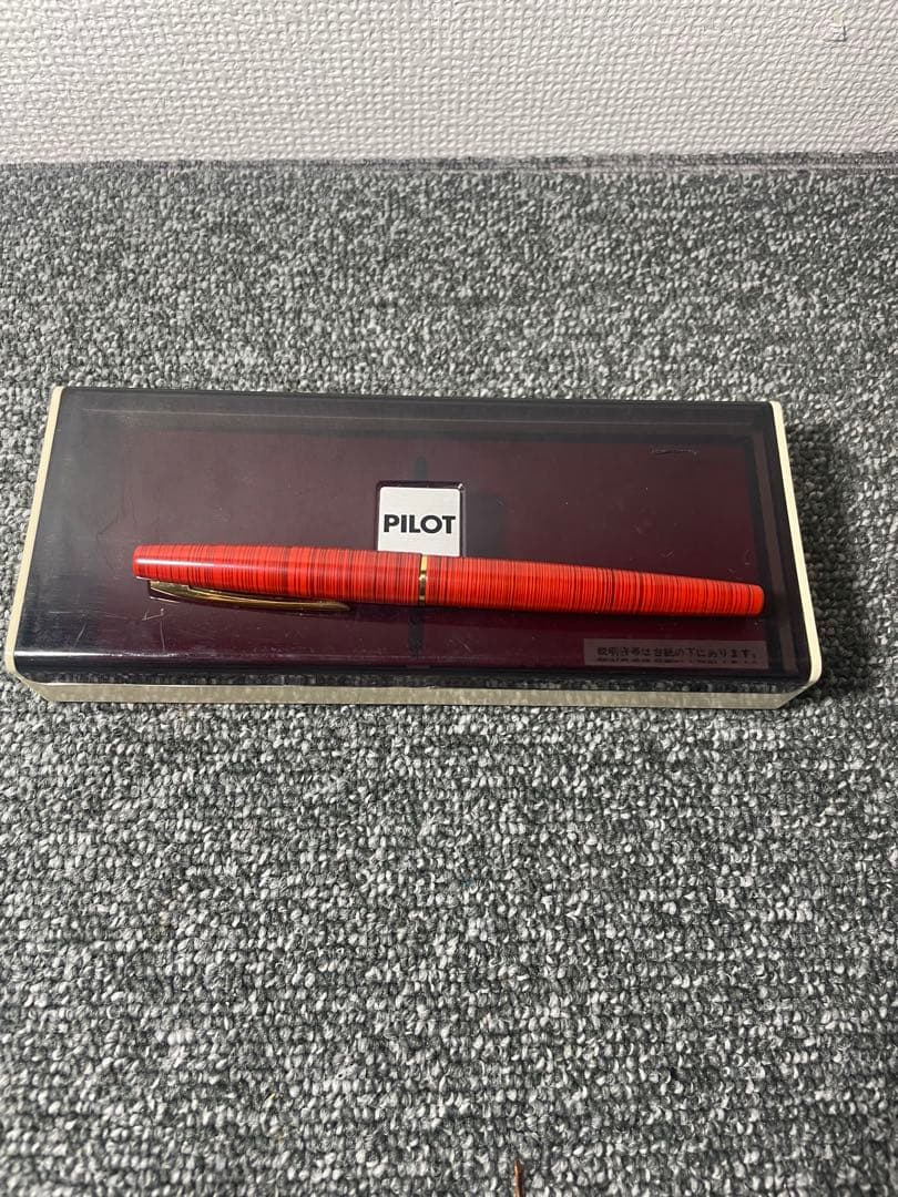 PILOT ストライプデザイン 万年筆 赤　18k